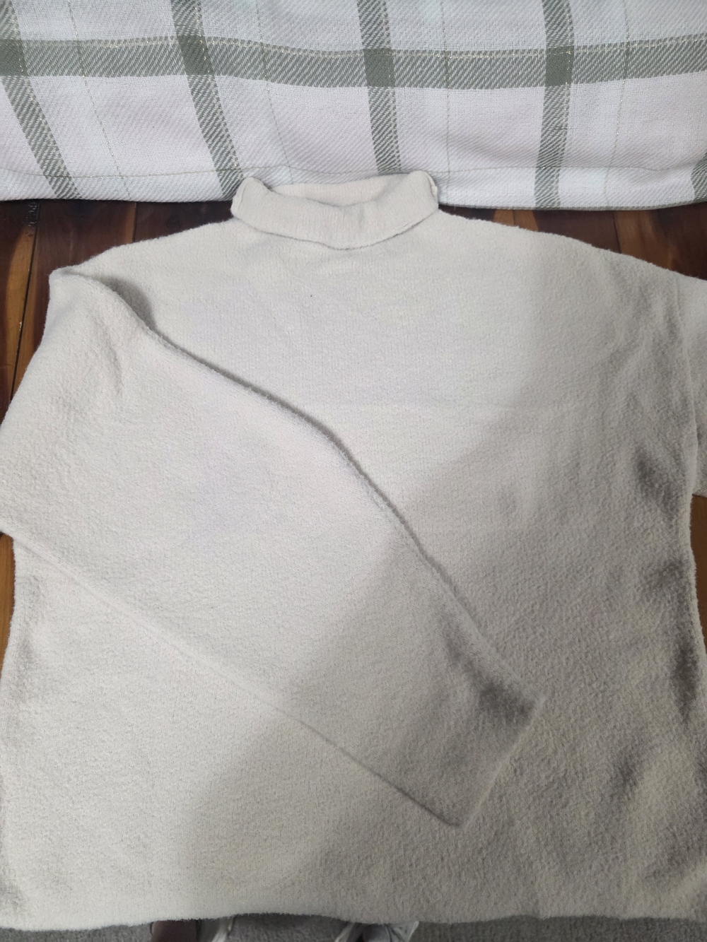 Express Cream Knit Pullover Sweater